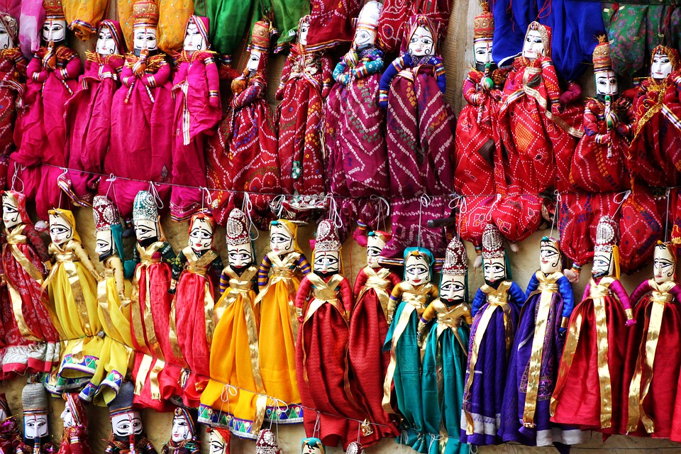  Choose beautiful puppets (Kathputlis)