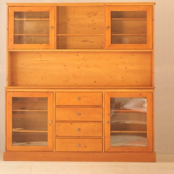 Concealed Wooden Crockery Unit