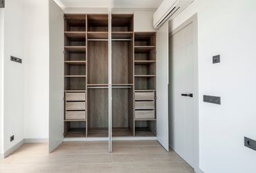 Wardrobes & Storage